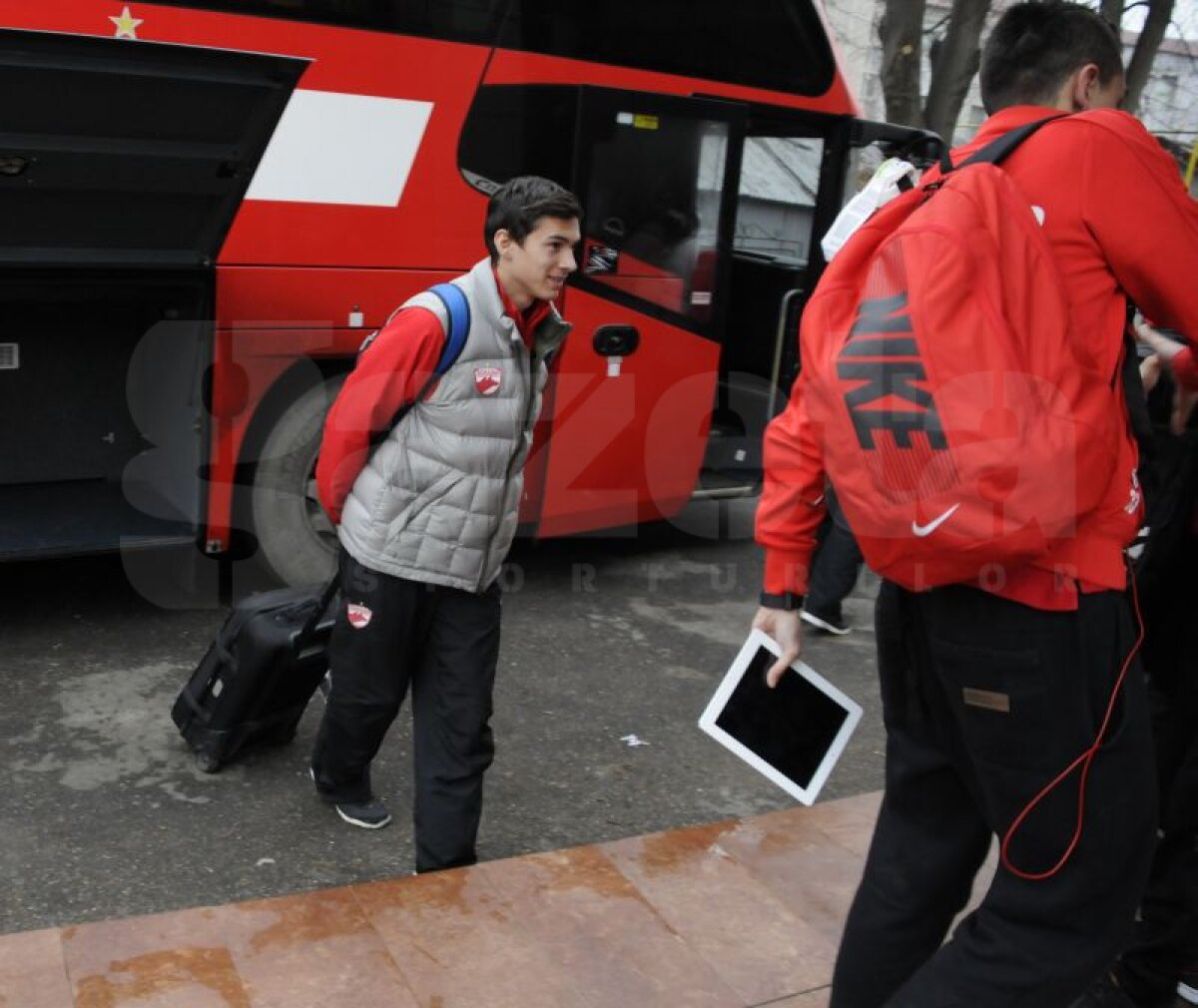 FOTO Dinamoviştii au ajuns la Vaslui şi sînt optimişti pentru meciul de mîine: "Trecem printr-o perioadă foarte bună!"