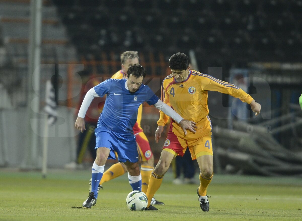 VIDEO şi FOTO "Generaţia de Aur" România 1994 - Grecia 2004  1-1 » Magicul Hagi i-a ameţit pe eleni cu driblinguri spectaculoase