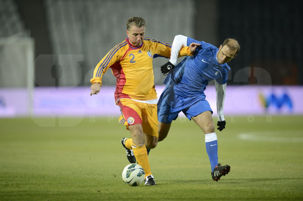 VIDEO şi FOTO "Generaţia de Aur" România 1994 - Grecia 2004  1-1 » Magicul Hagi i-a ameţit pe eleni cu driblinguri spectaculoase
