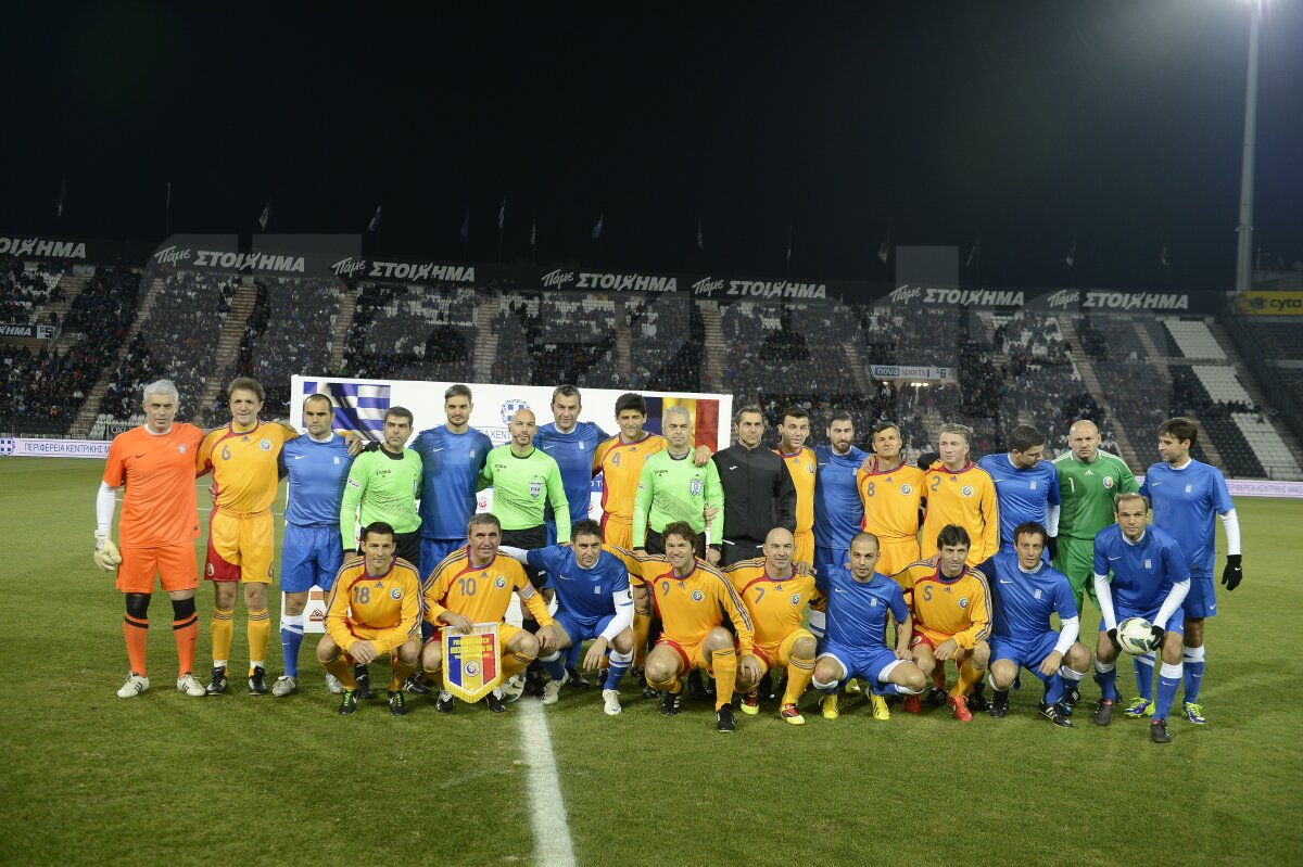 VIDEO şi FOTO "Generaţia de Aur" România 1994 - Grecia 2004  1-1 » Magicul Hagi i-a ameţit pe eleni cu driblinguri spectaculoase