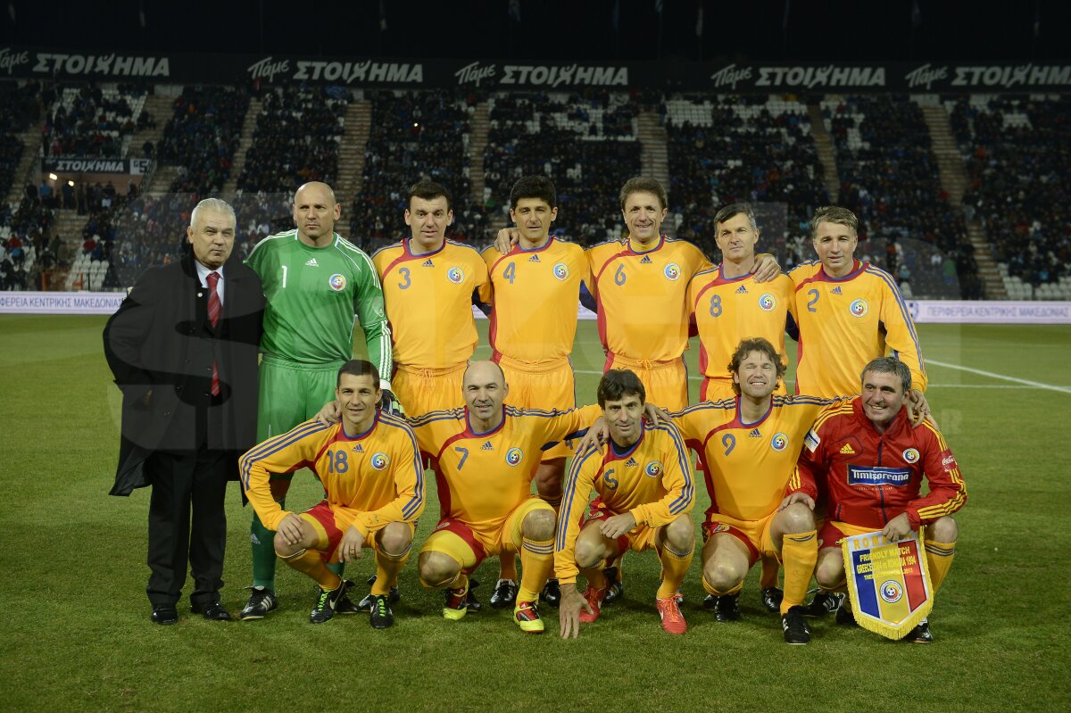VIDEO şi FOTO "Generaţia de Aur" România 1994 - Grecia 2004  1-1 » Magicul Hagi i-a ameţit pe eleni cu driblinguri spectaculoase
