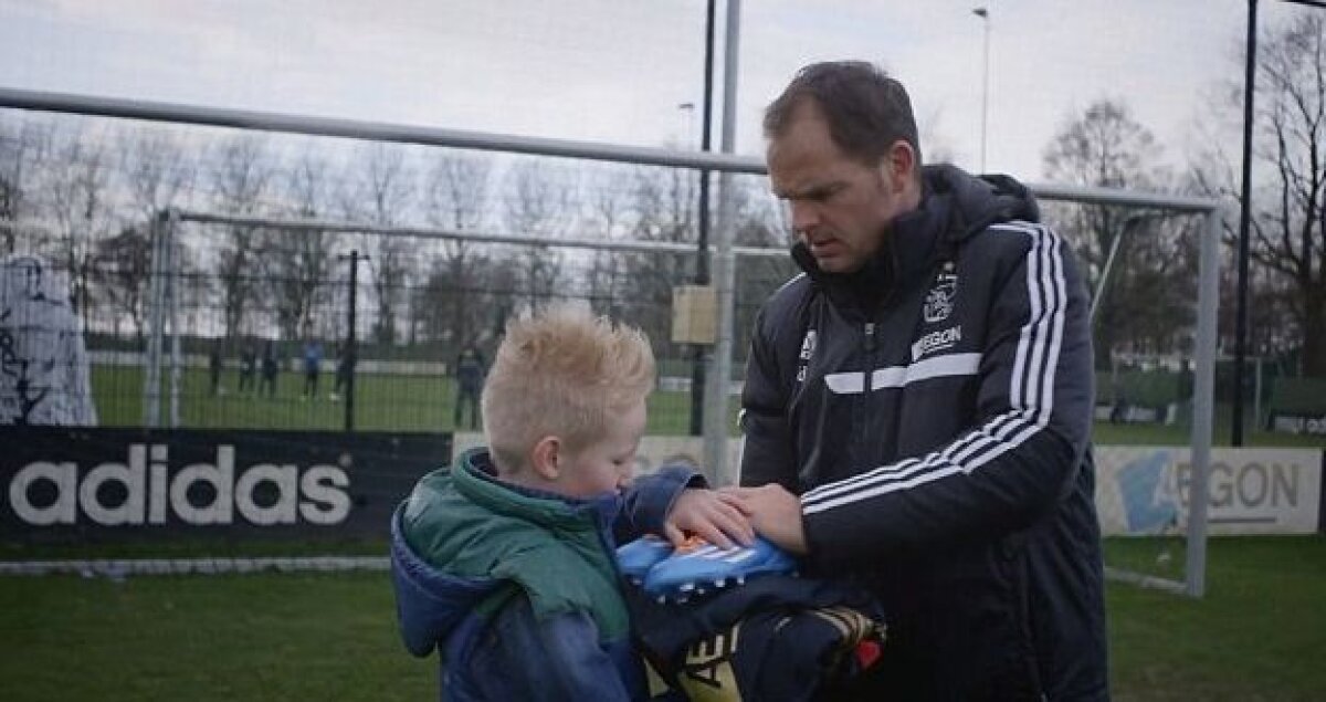 VIDEO şi FOTO Emoţionant! Un copil grav bolnav de 8 ani a semnat cu prima echipă a lui Ajax » A debutat cu NAC Breda şi a fost prezentat ca o vedetă
