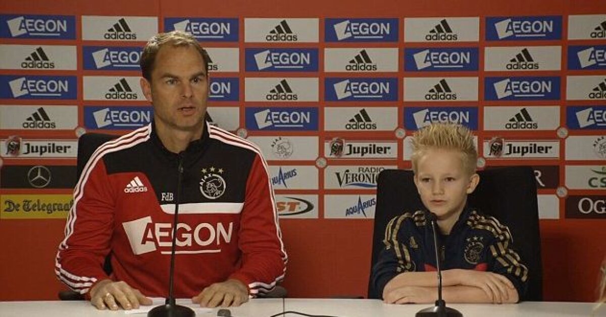 VIDEO şi FOTO Emoţionant! Un copil grav bolnav de 8 ani a semnat cu prima echipă a lui Ajax » A debutat cu NAC Breda şi a fost prezentat ca o vedetă