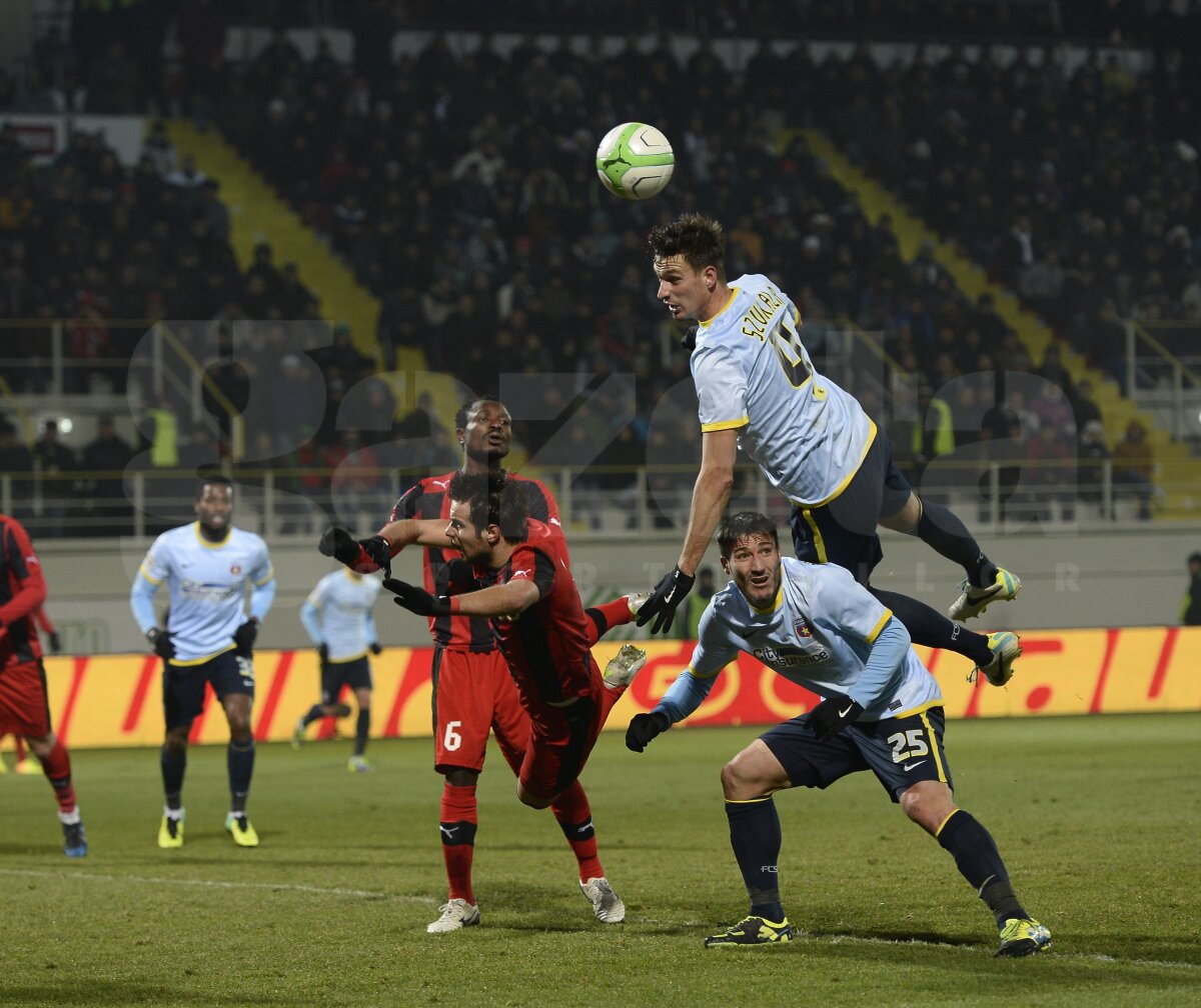 VIDEO şi FOTO Astra - Steaua 1-1 » Roş-albaştrii termină anul neînvinşi în Liga 1 şi la trei puncte de lider