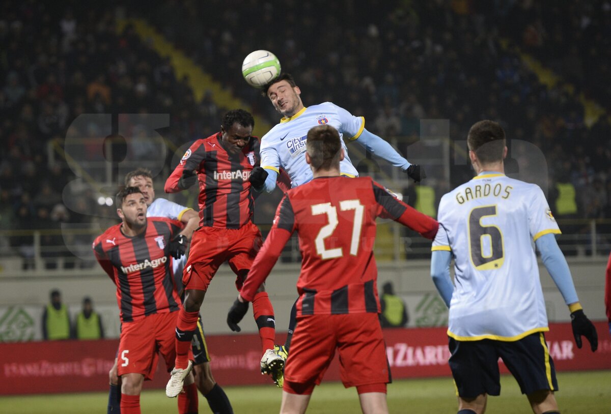 VIDEO şi FOTO Astra - Steaua 1-1 » Roş-albaştrii termină anul neînvinşi în Liga 1 şi la trei puncte de lider