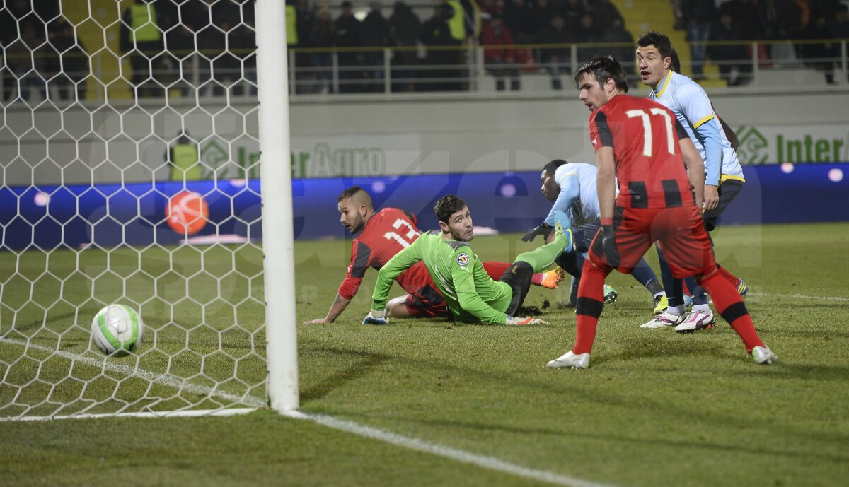 VIDEO şi FOTO Astra - Steaua 1-1 » Roş-albaştrii termină anul neînvinşi în Liga 1 şi la trei puncte de lider