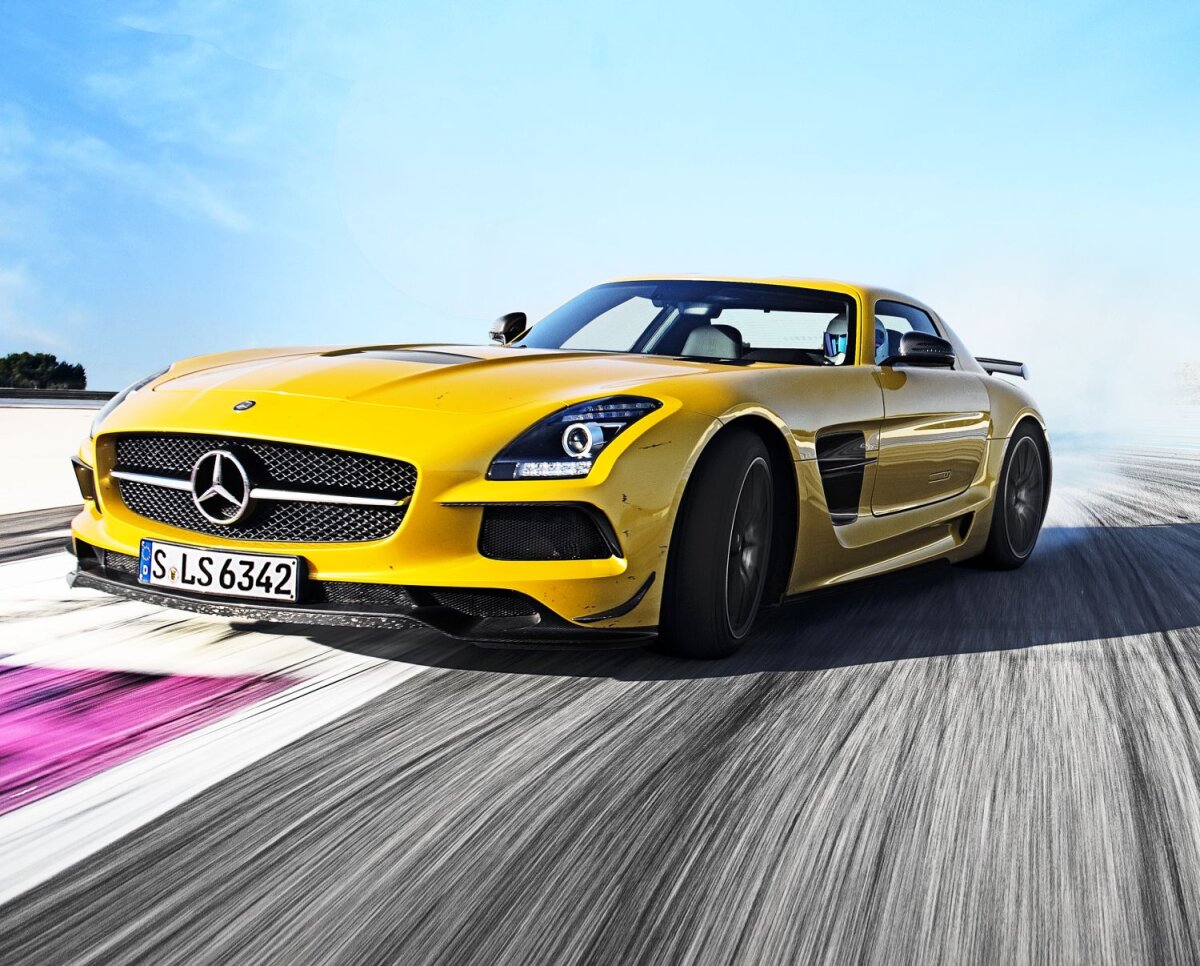 Premiantele » TopGear prezintă cele mai bune maşini ale anului. Ford Fiesta ST - cel mai bun automobil din 2013