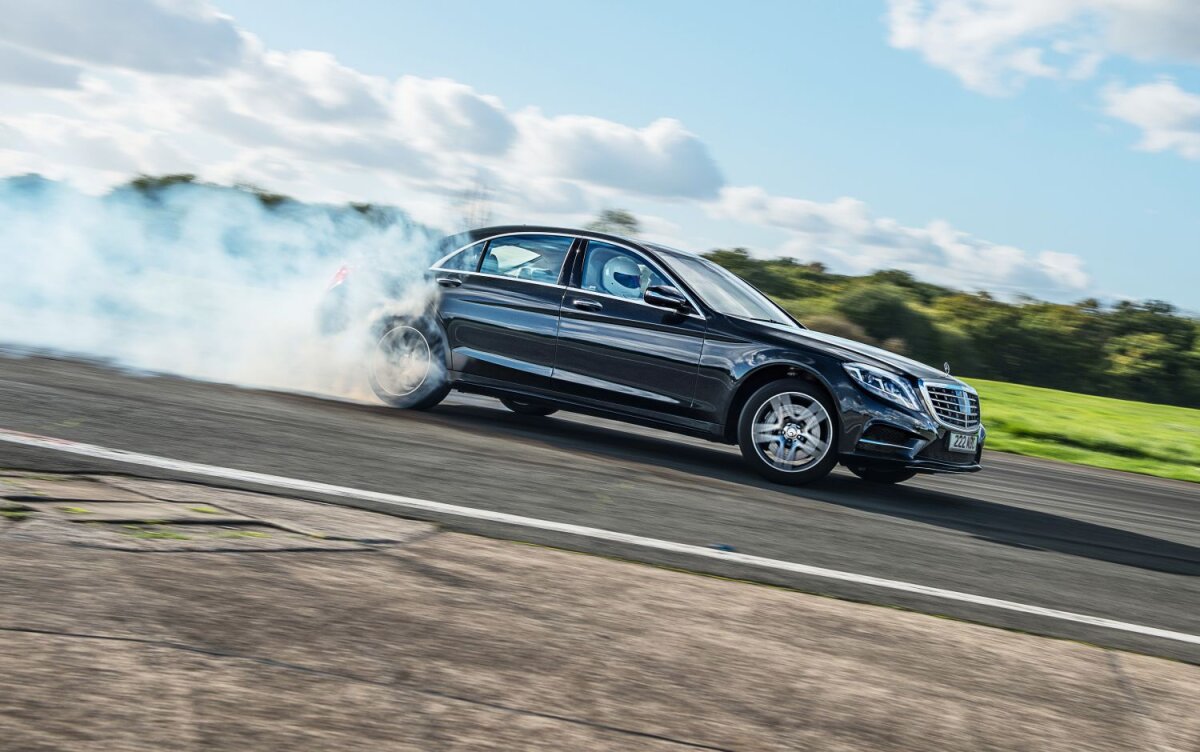 Premiantele » TopGear prezintă cele mai bune maşini ale anului. Ford Fiesta ST - cel mai bun automobil din 2013