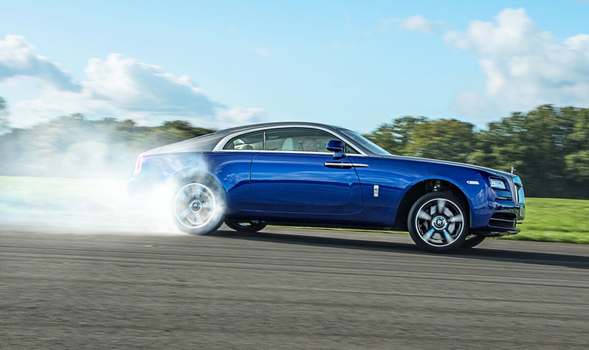 Premiantele » TopGear prezintă cele mai bune maşini ale anului. Ford Fiesta ST - cel mai bun automobil din 2013