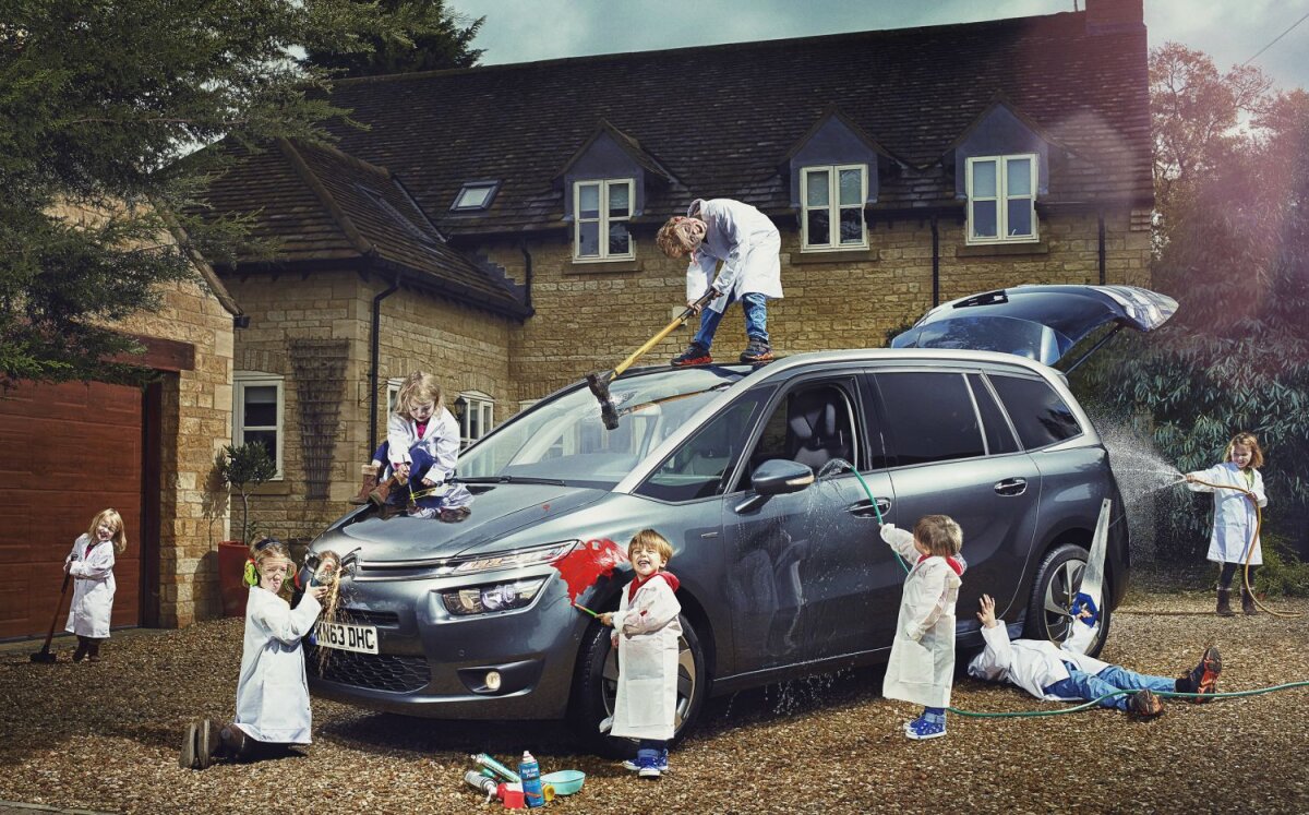 Premiantele » TopGear prezintă cele mai bune maşini ale anului. Ford Fiesta ST - cel mai bun automobil din 2013