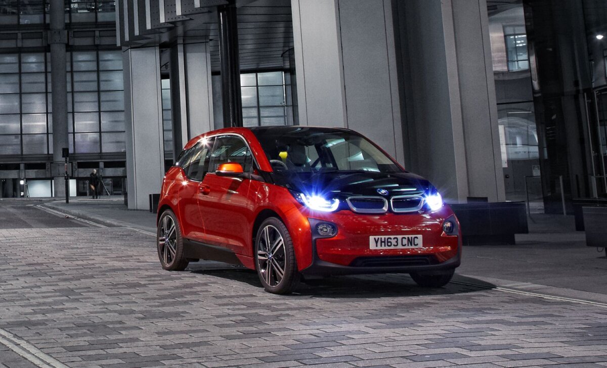 Premiantele » TopGear prezintă cele mai bune maşini ale anului. Ford Fiesta ST - cel mai bun automobil din 2013