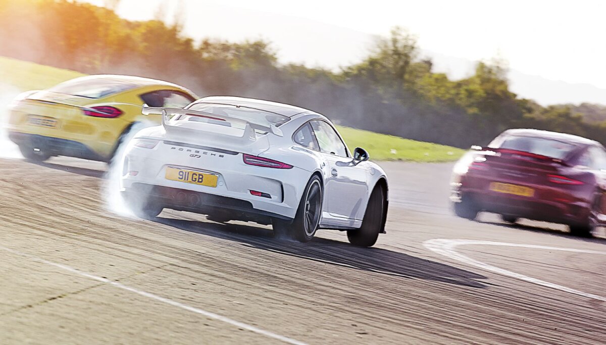 Premiantele » TopGear prezintă cele mai bune maşini ale anului. Ford Fiesta ST - cel mai bun automobil din 2013