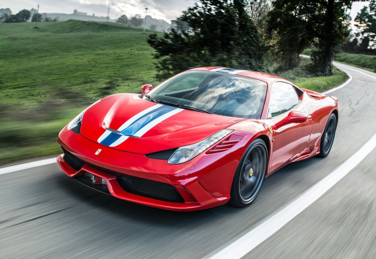 Premiantele » TopGear prezintă cele mai bune maşini ale anului. Ford Fiesta ST - cel mai bun automobil din 2013