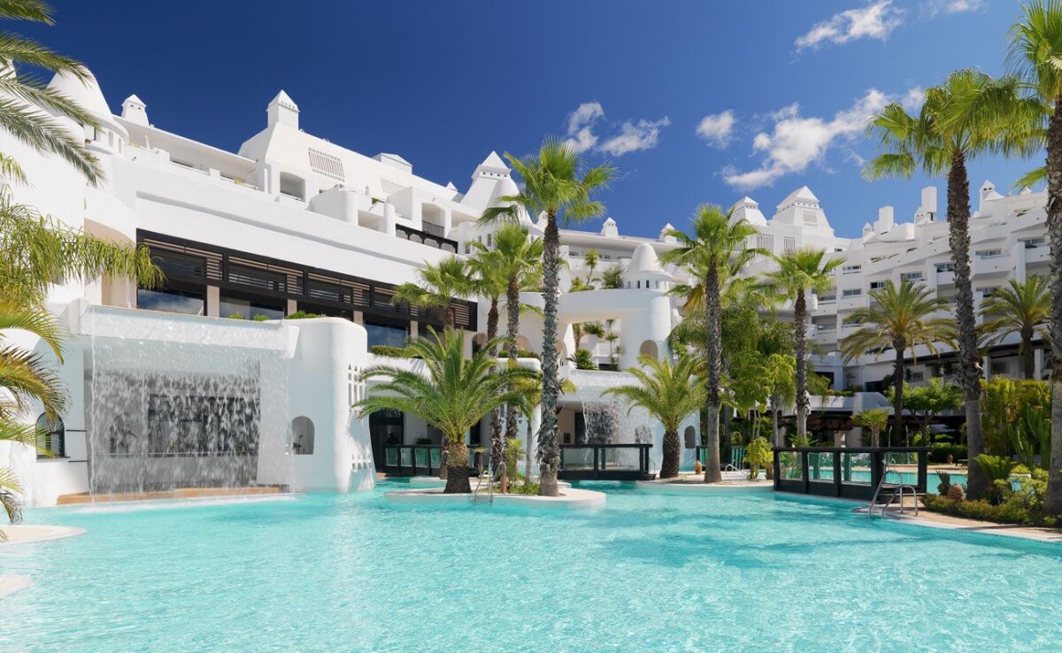 FOTO Pe urmele falimentarilor » Steaua se va caza în primul cantonament la hotelul H10 Estepona