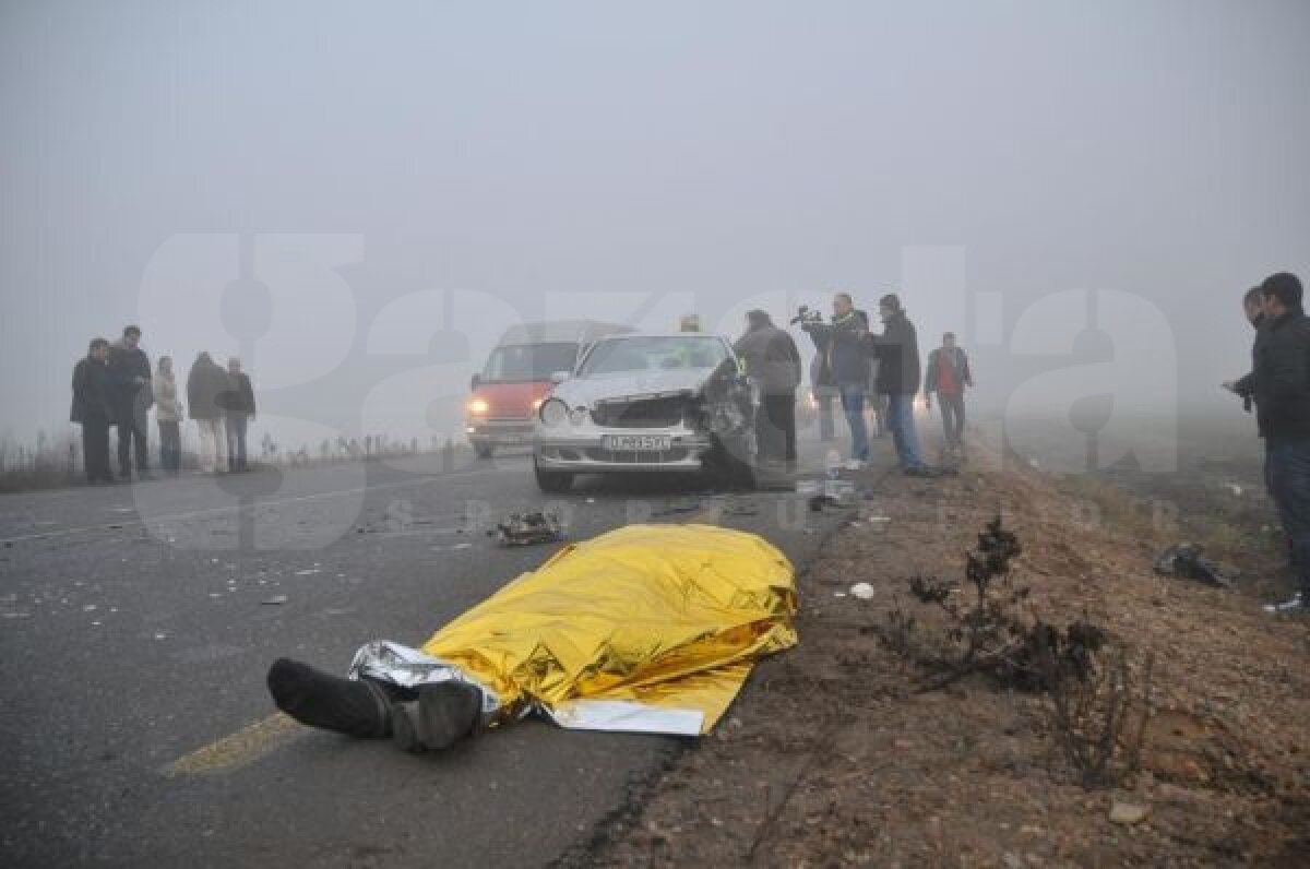 FOTO Un mort şi un grav rănit! » Fostul mare portar Silviu Lung a intrat pe contrasens şi a lovit frontal o altă maşină