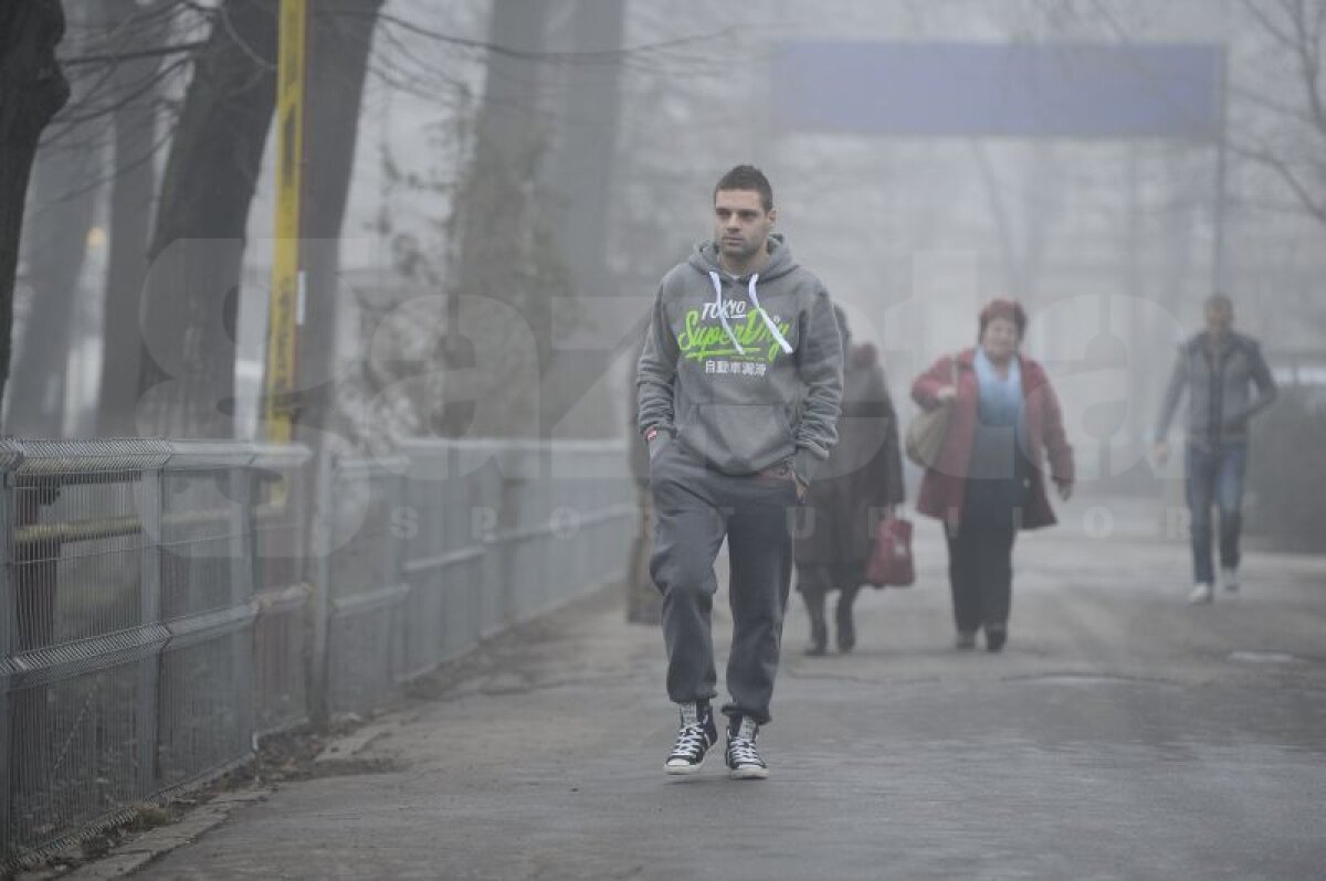 GALERIE FOTO Cu Keşeru la atac » Proaspătul stelist a venit primul la vizita medicală