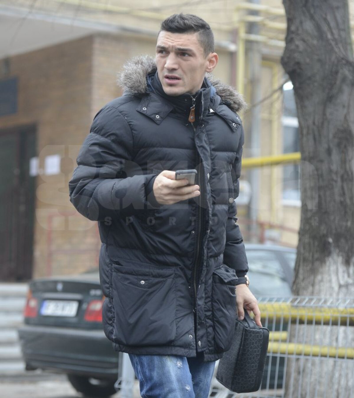 UPDATE FOTO E oficial! Keşeru a semnat contractul » Primele imagini cu fotbalistul în echipamentul Stelei