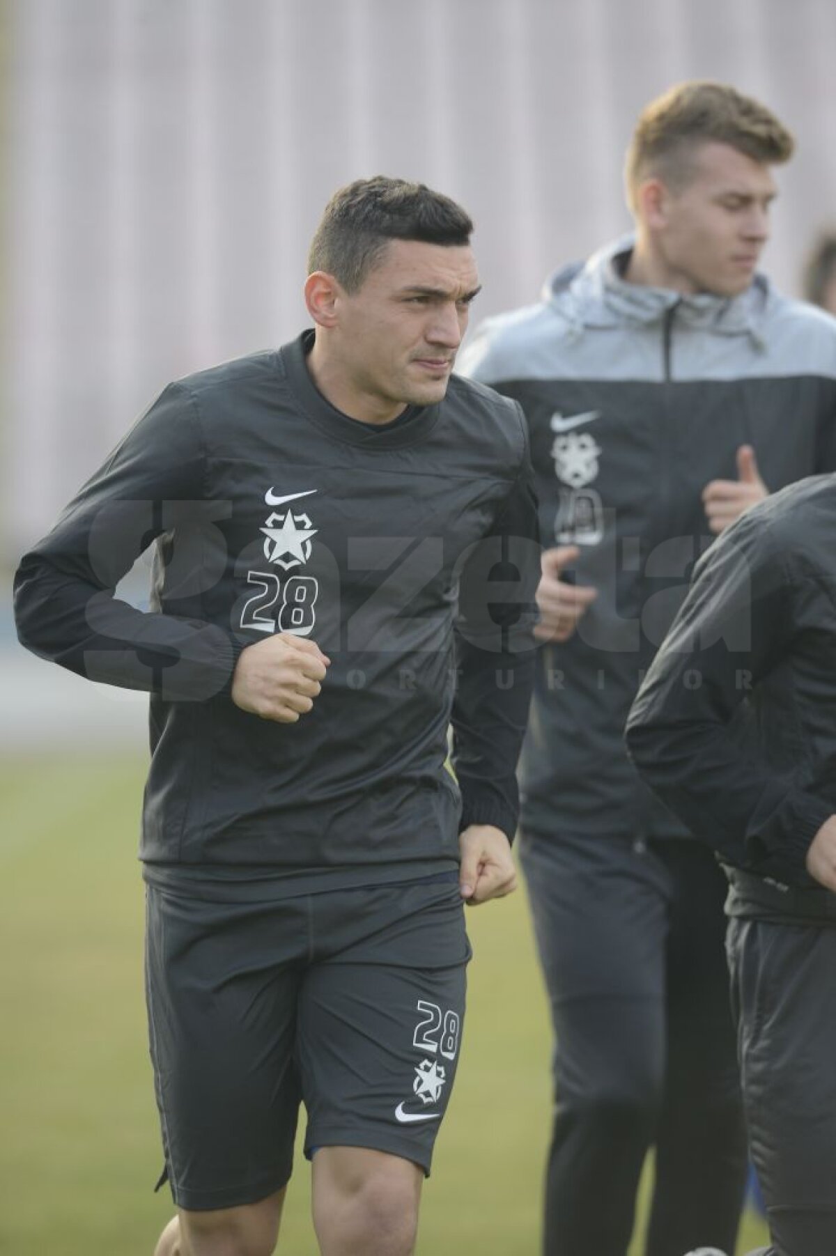 UPDATE FOTO E oficial! Keşeru a semnat contractul » Primele imagini cu fotbalistul în echipamentul Stelei