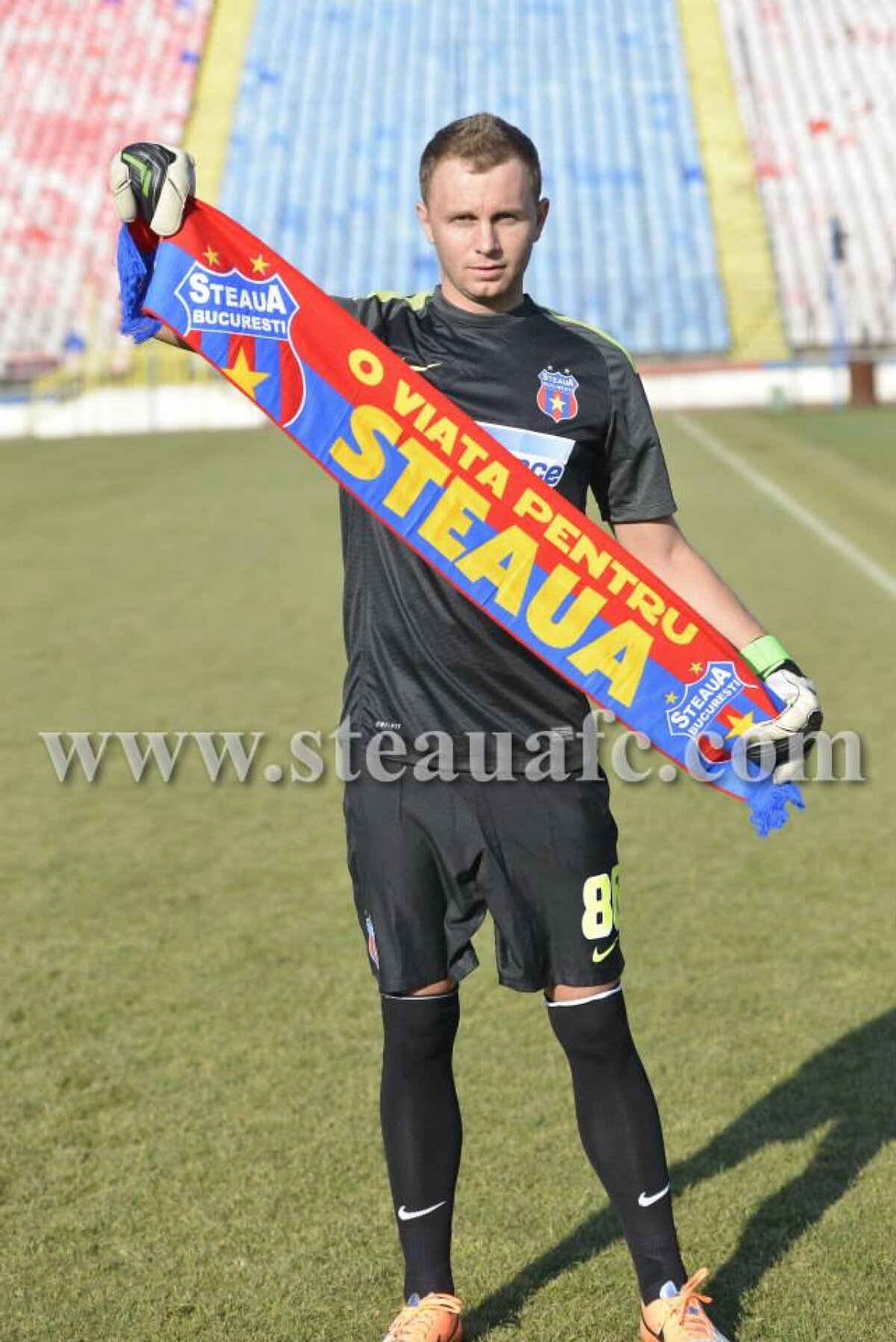 FOTO Martin Bogatinov a semnat cu Steaua! » Prima reacţie de la venirea în Ghencea