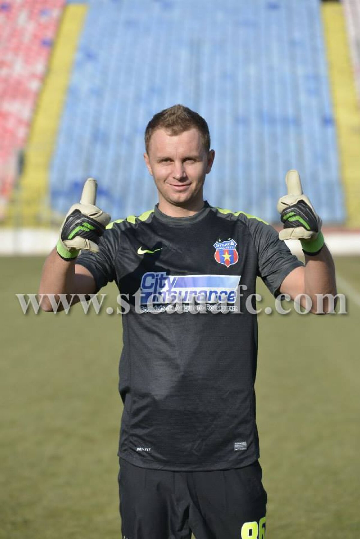 FOTO Martin Bogatinov a semnat cu Steaua! » Prima reacţie de la venirea în Ghencea