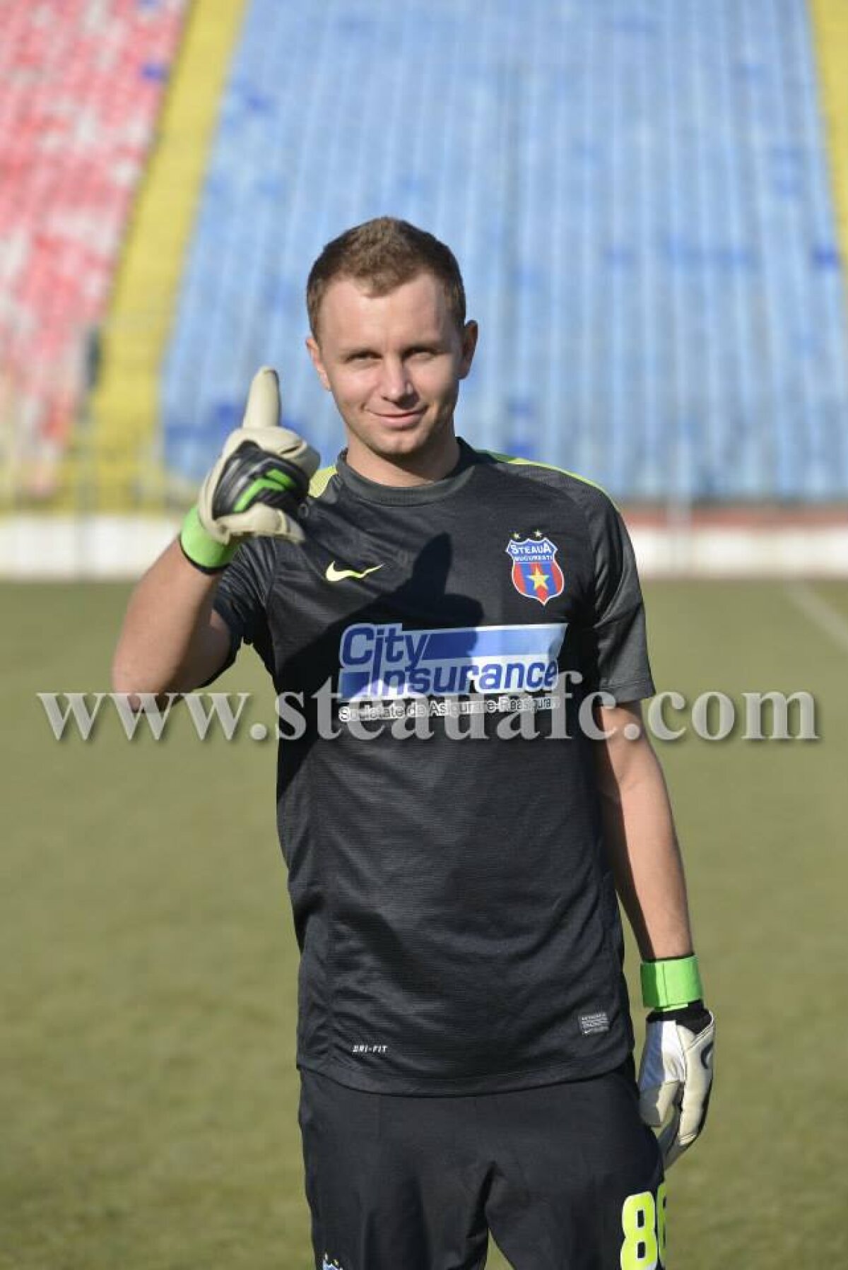 FOTO Martin Bogatinov a semnat cu Steaua! » Prima reacţie de la venirea în Ghencea