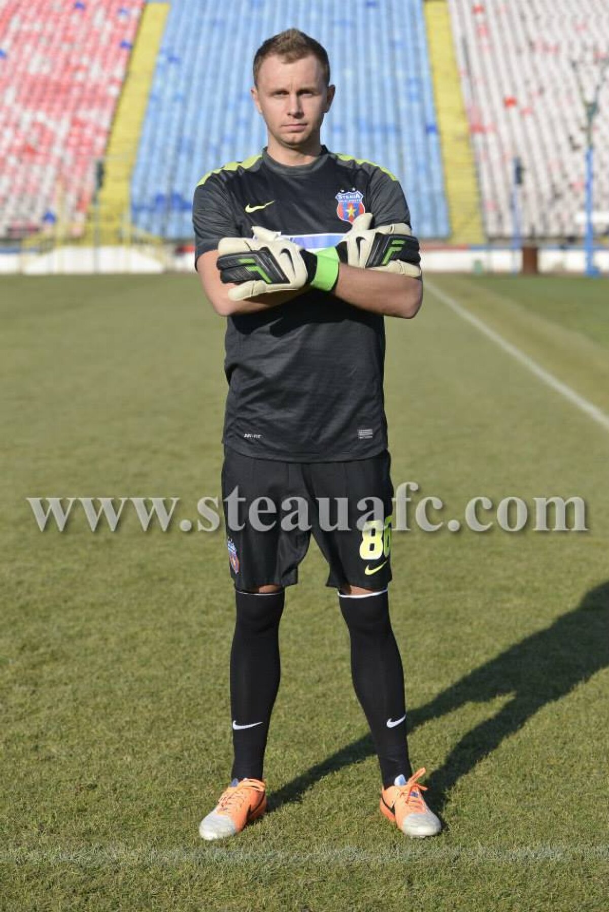 FOTO Martin Bogatinov a semnat cu Steaua! » Prima reacţie de la venirea în Ghencea