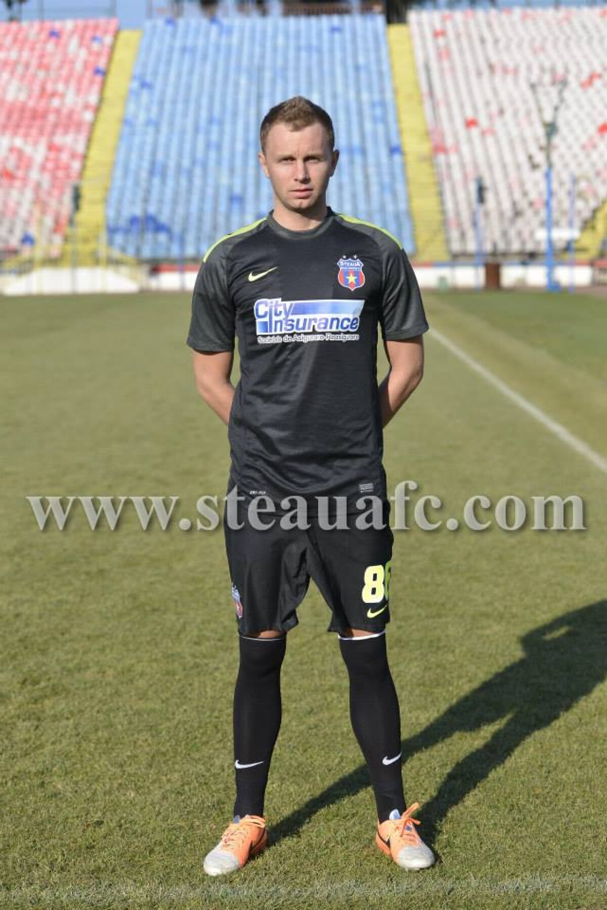 FOTO Martin Bogatinov a semnat cu Steaua! » Prima reacţie de la venirea în Ghencea