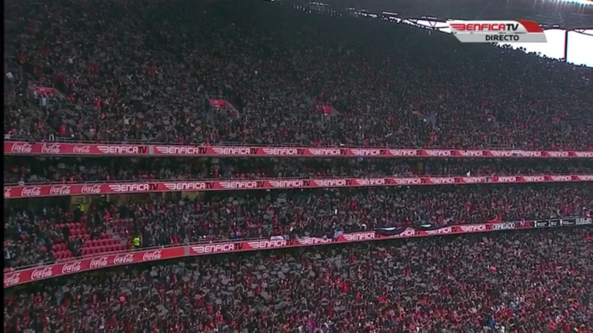 FOTO Momente emoţionante la derby-ul Portugaliei » Omagiu adus lui Eusebio pe "Da Luz", înainte de Benfica - Porto