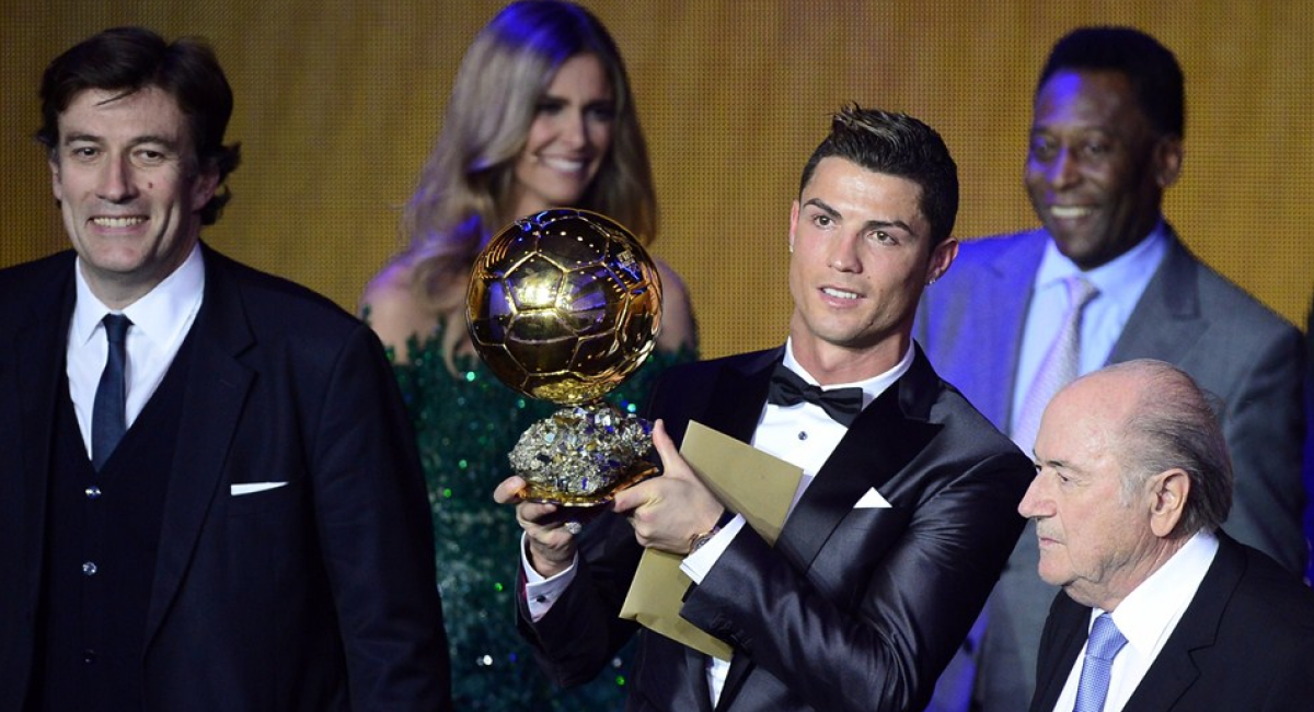 VIDEO şi FOTO » Cristiano Ronaldo este "Balonul de Aur 2013"! Portughezul a plîns cînd a primit trofeul: "Nu există cuvinte să descriu acest moment"