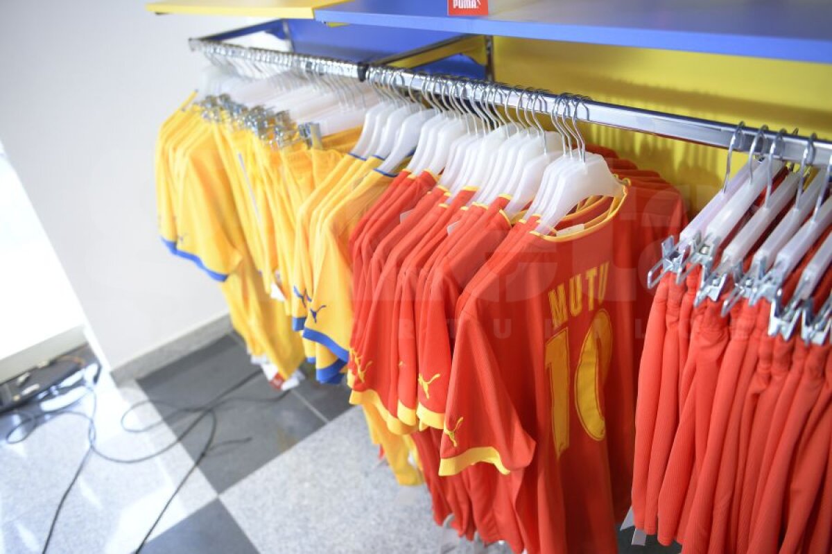 GALERIE FOTO + VIDEO Nebunie la Ploieşti! Mutu a fost prezentat la Petrolul! » 7.000 de oameni au venit pe "Ilie Oană"