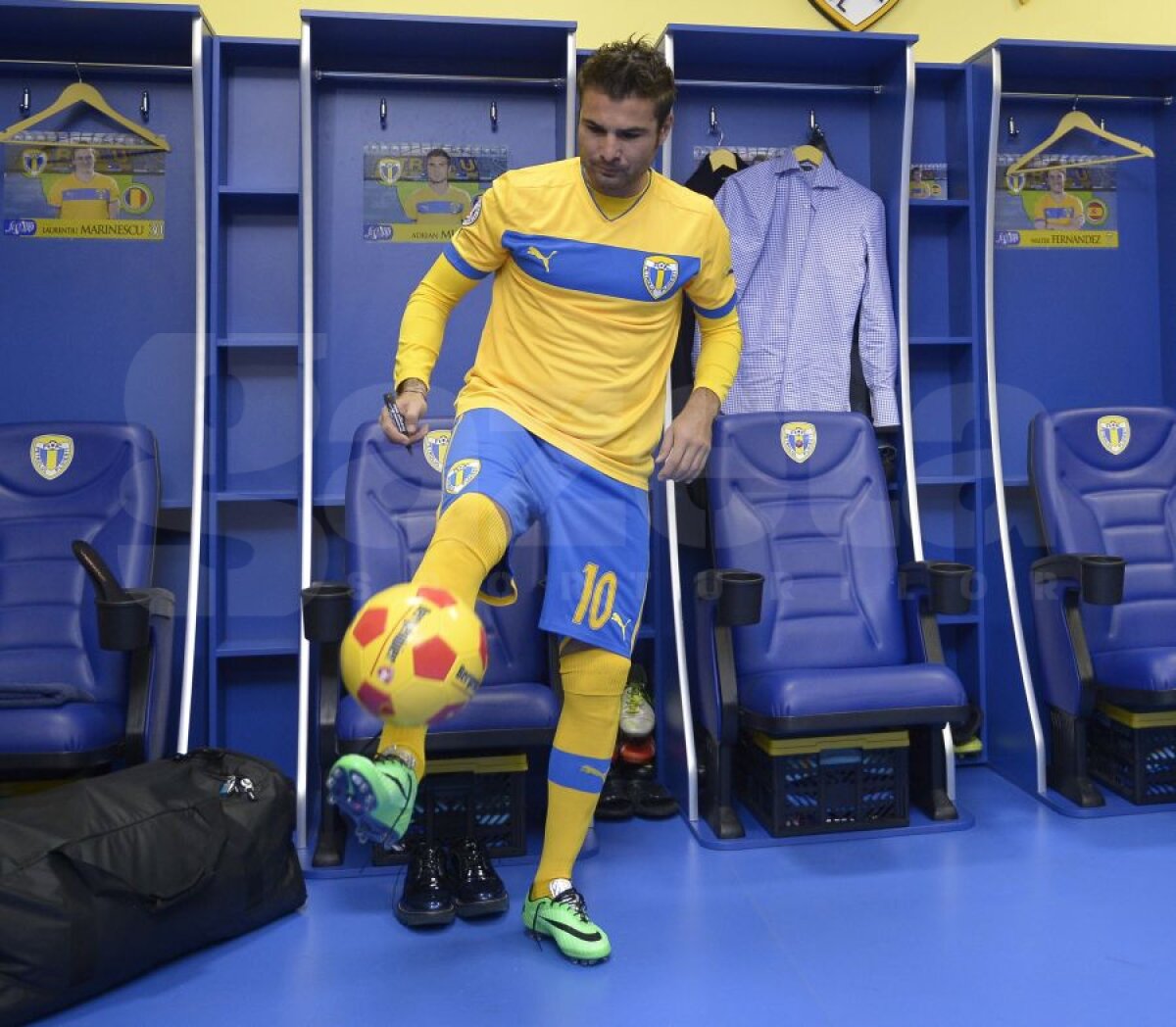 GALERIE FOTO + VIDEO Nebunie la Ploieşti! Mutu a fost prezentat la Petrolul! » 7.000 de oameni au venit pe "Ilie Oană"