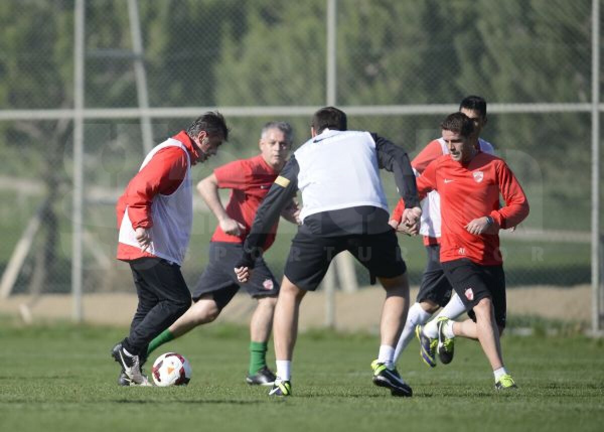 FOTO Negoiţă vîrf, Anghelache "la creaţie", Stoican stoper » "Cîinii" au încercat ieri, la o miuţă, să găsească talente pentru New Dinamo