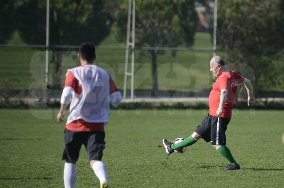 FOTO Negoiţă vîrf, Anghelache "la creaţie", Stoican stoper » "Cîinii" au încercat ieri, la o miuţă, să găsească talente pentru New Dinamo