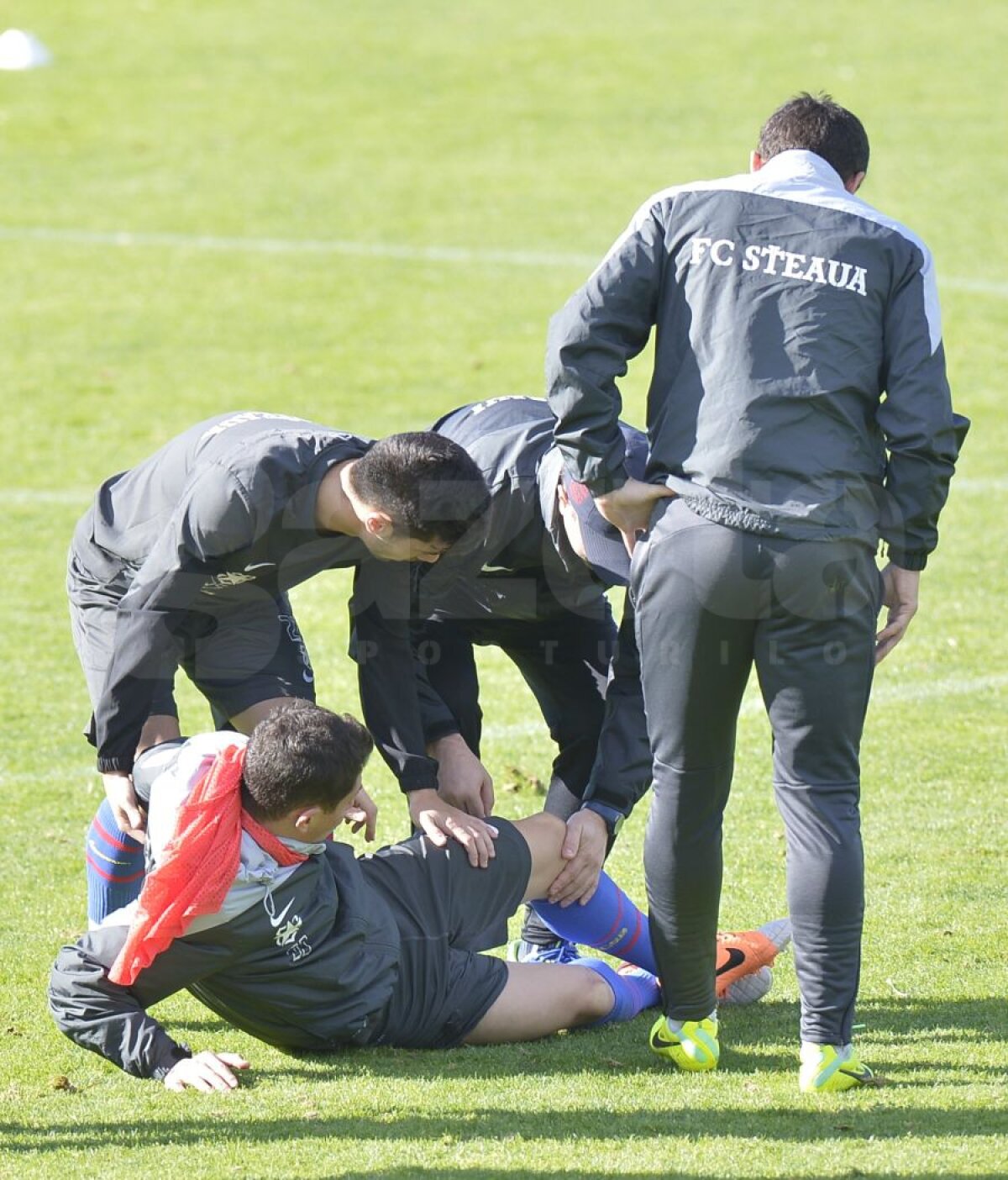 FOTO Steliştii trag tare la antrenamente » Intervenţii dure la şedinţa de pregătire de astăzi