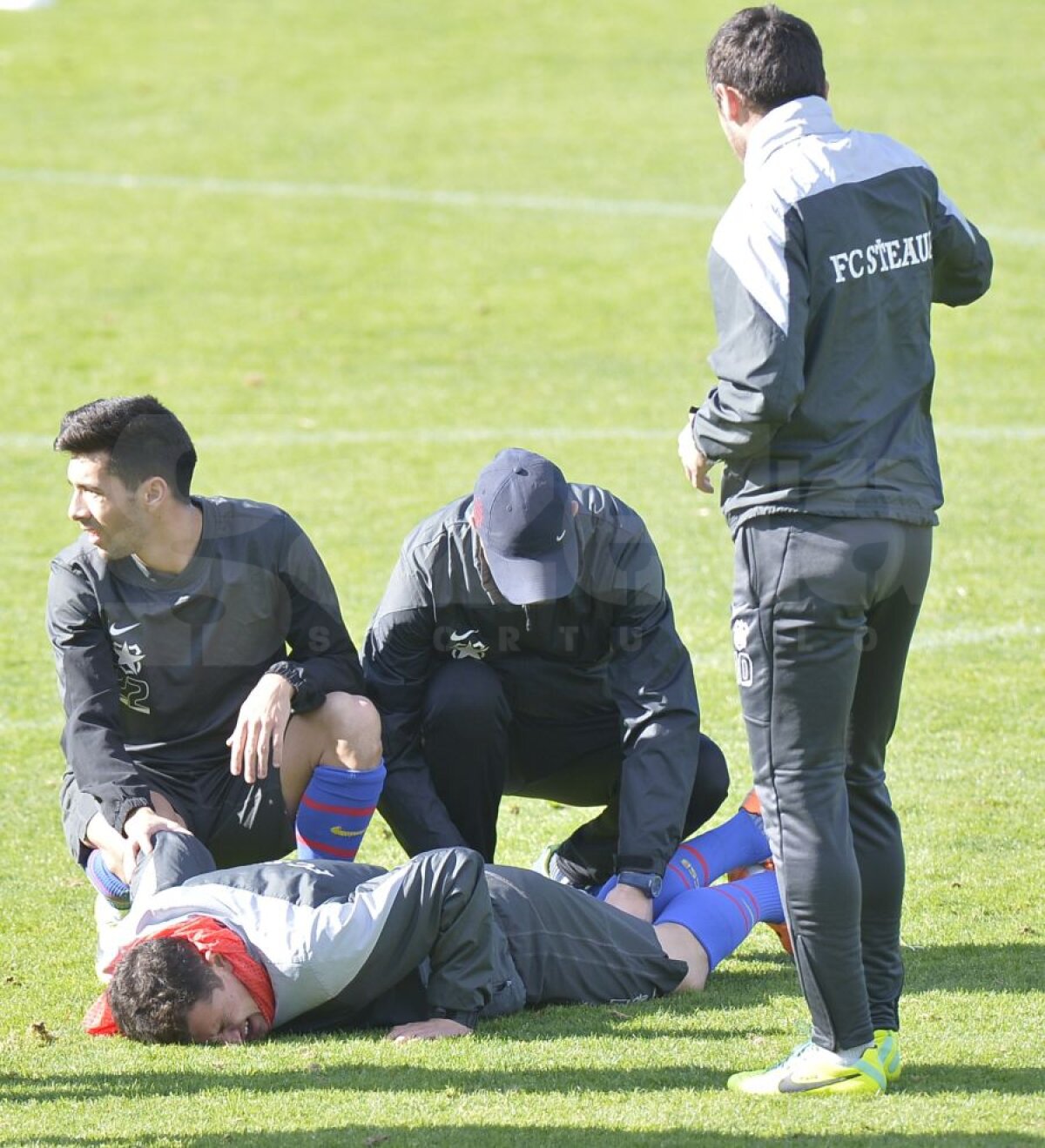 FOTO Steliştii trag tare la antrenamente » Intervenţii dure la şedinţa de pregătire de astăzi