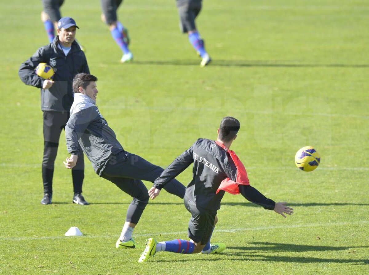 GALERIE FOTO Veşti bune pentru Laurenţiu Reghecampf » Prima zi fără probleme în Spania! A avut toate vedetele la antrenament