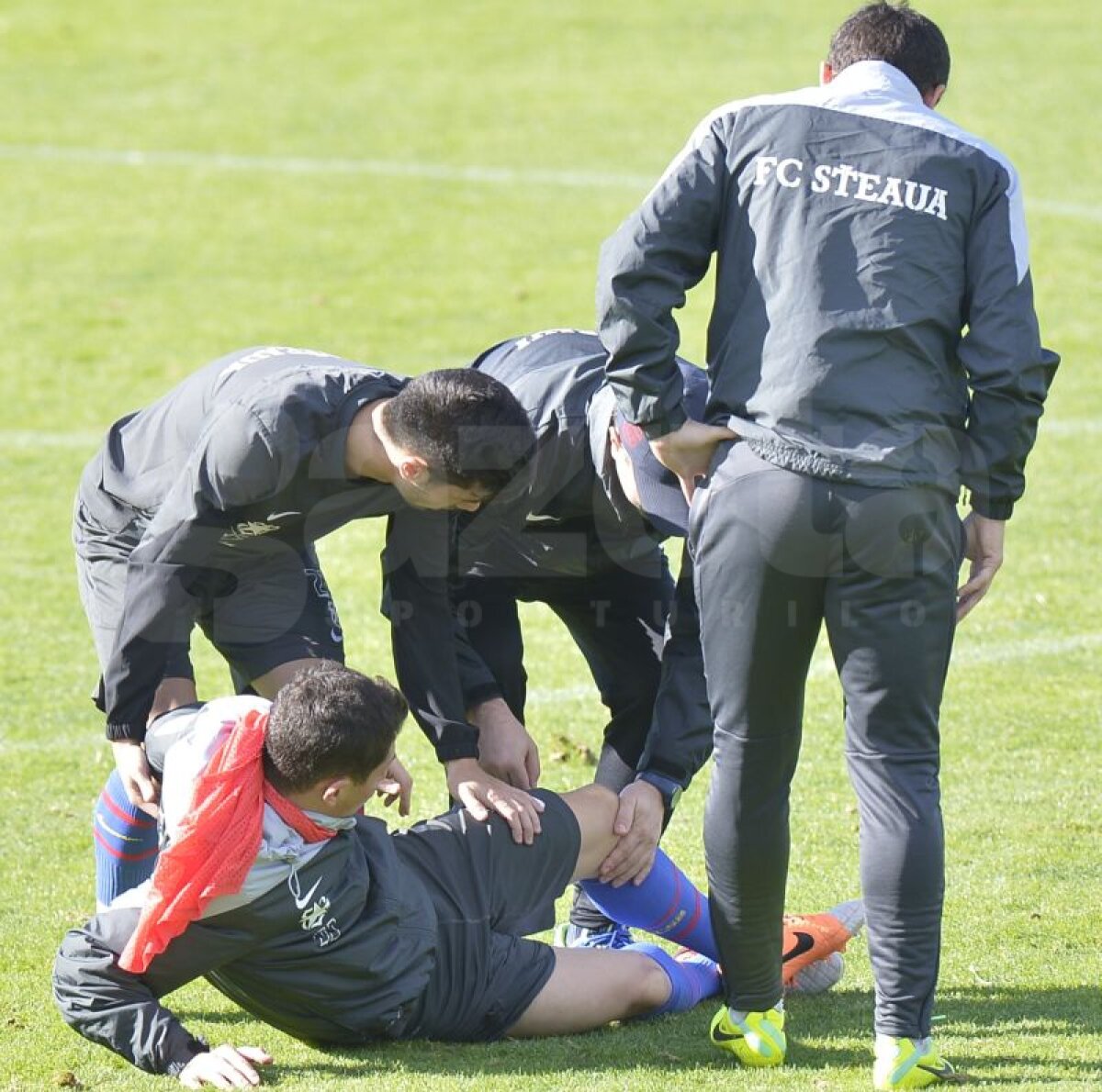 FOTO Steliştii trag tare la antrenamente » Intervenţii dure la şedinţa de pregătire de astăzi