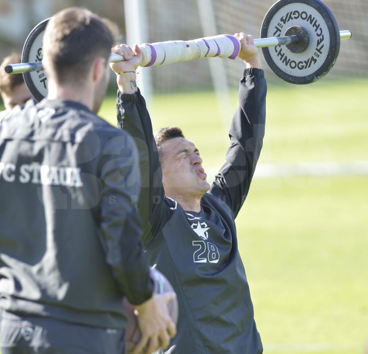 GALERIE FOTO Laurenţiu Reghecampf i-a chinuit pe stelişti la antrenamentul de astăzi! » Lui Claudiu Keşeru i-a fost cel mai greu