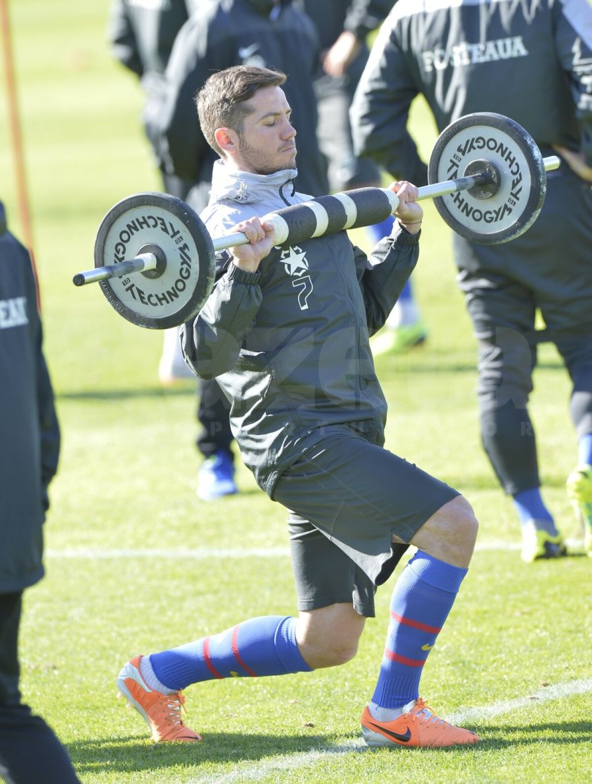 GALERIE FOTO Laurenţiu Reghecampf i-a chinuit pe stelişti la antrenamentul de astăzi! » Lui Claudiu Keşeru i-a fost cel mai greu