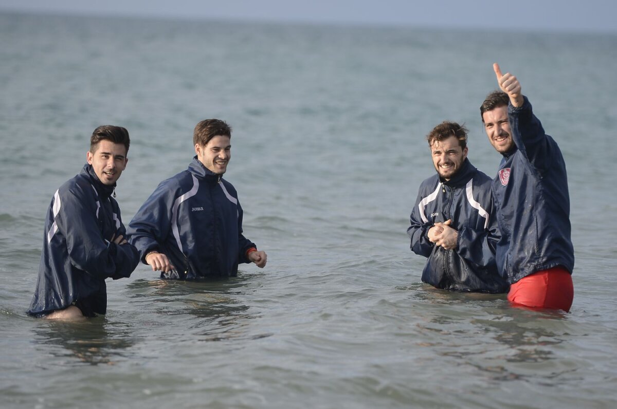 Înviorare în Mediterana » Antrenamente inedite pentru CFR: pe plajă şi în apă :)