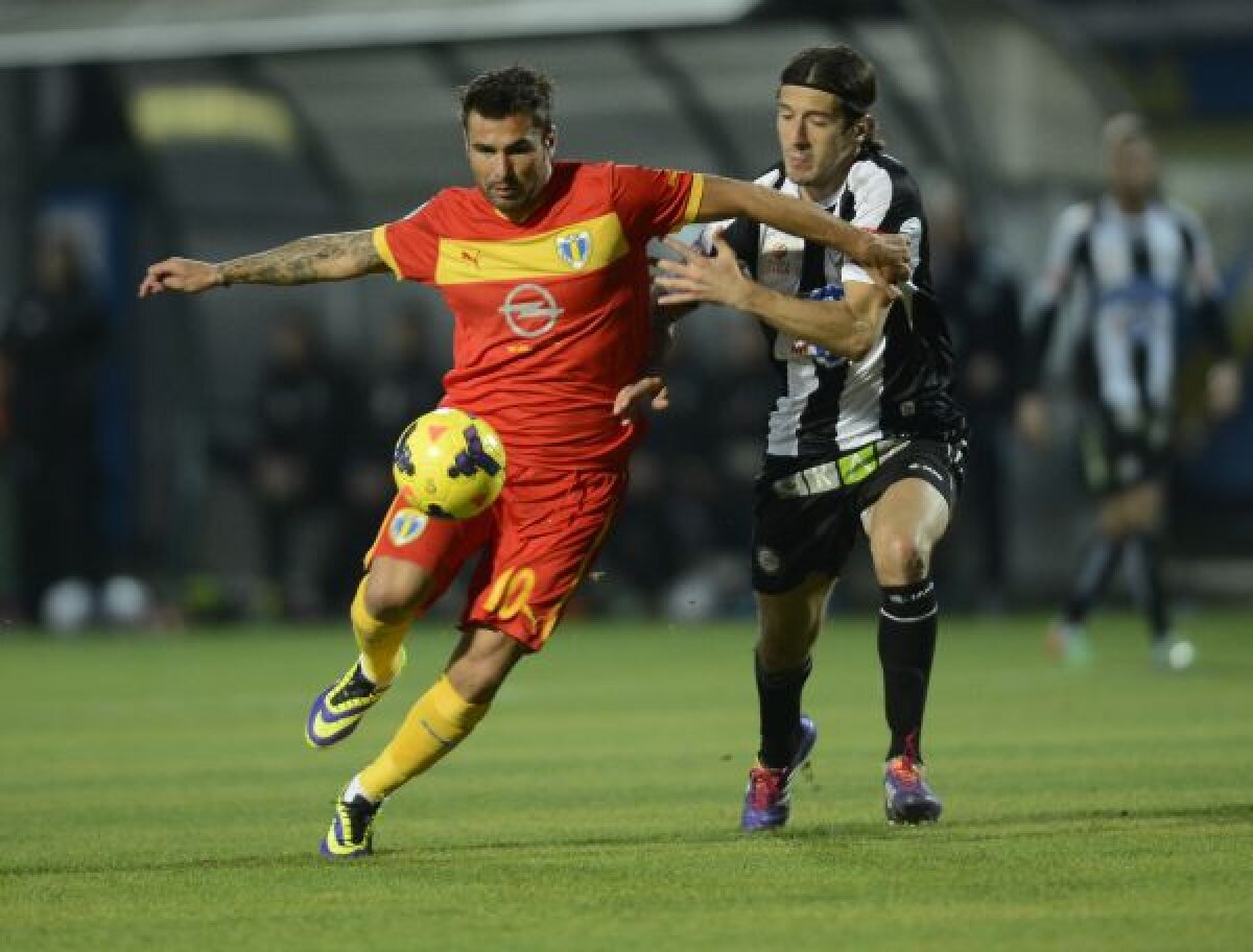 VIDEO+FOTO La munca de jos » Vedetele Adrian Mutu şi Ianis Zicu au debutat cu Sturm Graz, 1-1, în tricoul Petrolului