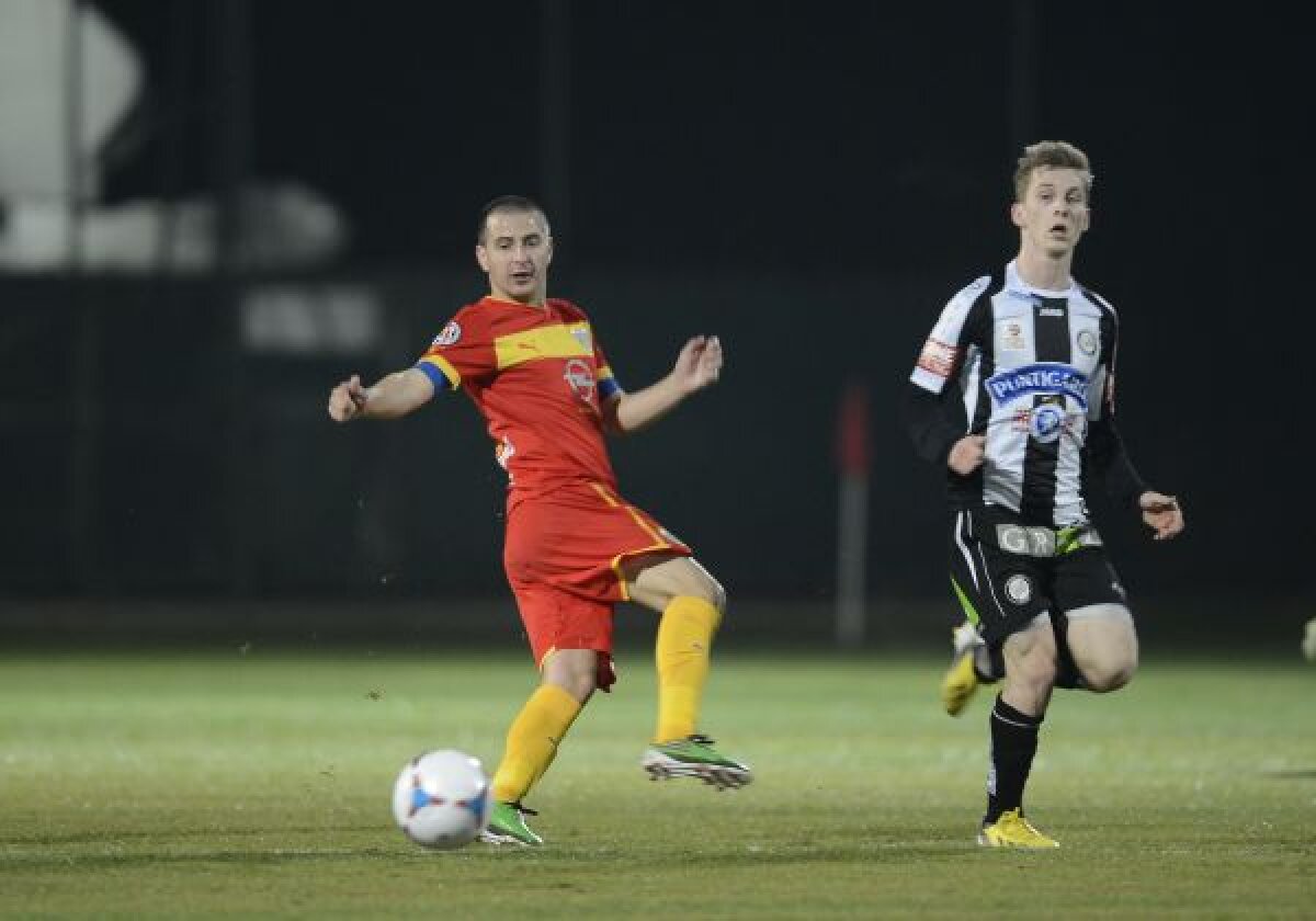 VIDEO+FOTO La munca de jos » Vedetele Adrian Mutu şi Ianis Zicu au debutat cu Sturm Graz, 1-1, în tricoul Petrolului