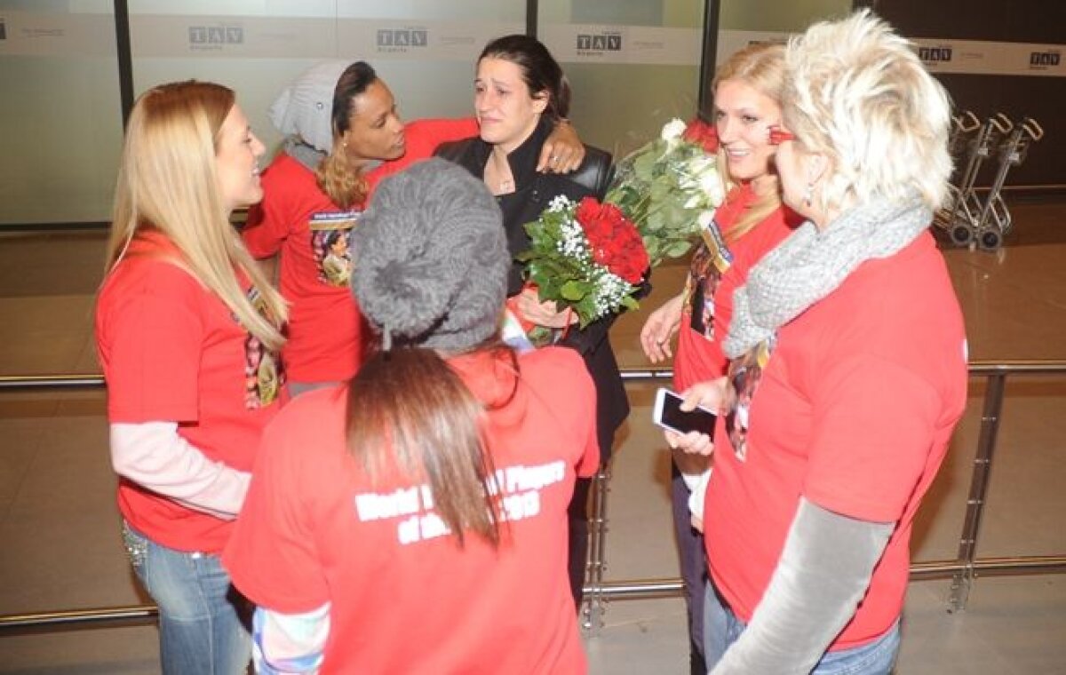 Surpriză pentru Andreea Lekici! » Cum a fost aşteptată sîrboaica la aeroport de coechipierele ei