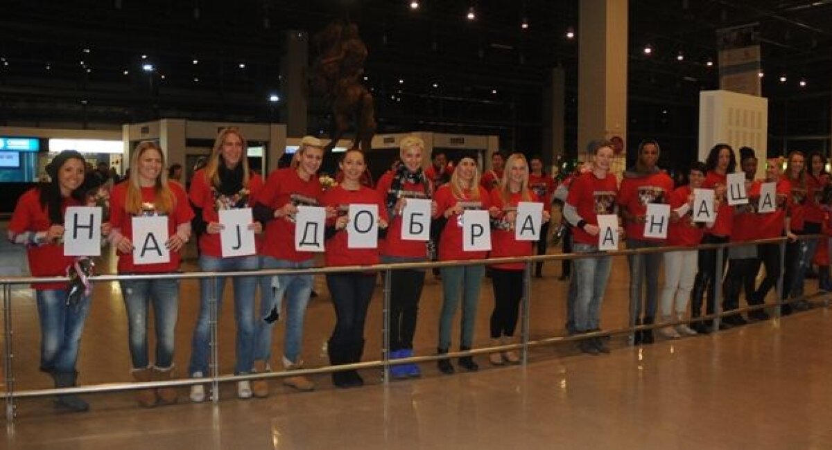 Surpriză pentru Andreea Lekici! » Cum a fost aşteptată sîrboaica la aeroport de coechipierele ei