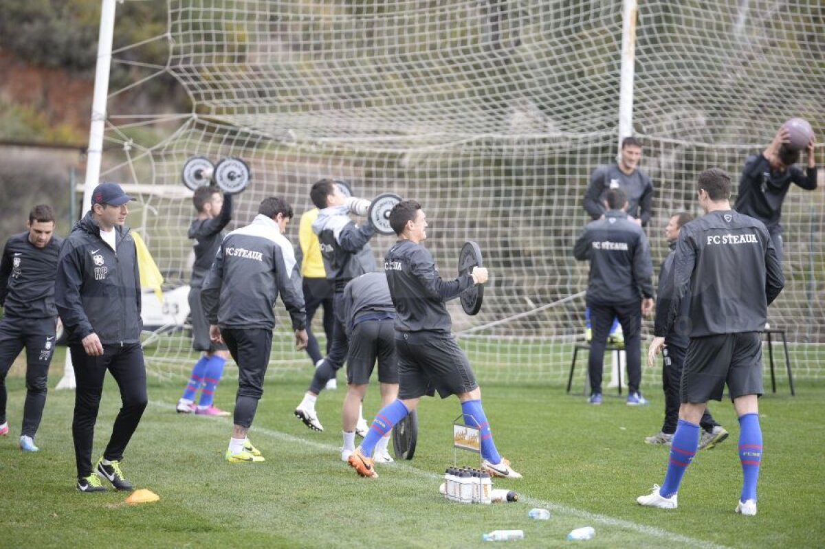 GALERIE FOTO Noi exerciţii de forţă la antrenamentele Stelei » Mîine, un nou amical