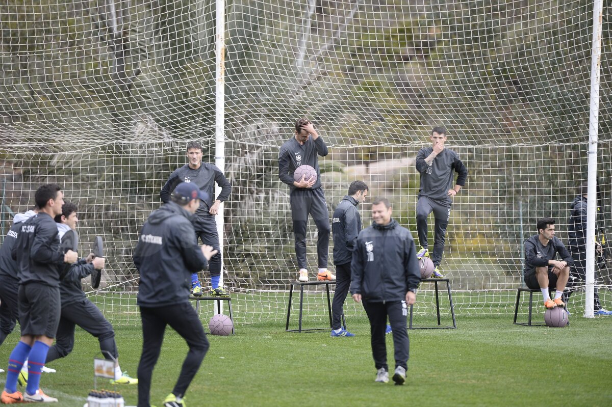 GALERIE FOTO Noi exerciţii de forţă la antrenamentele Stelei » Mîine, un nou amical