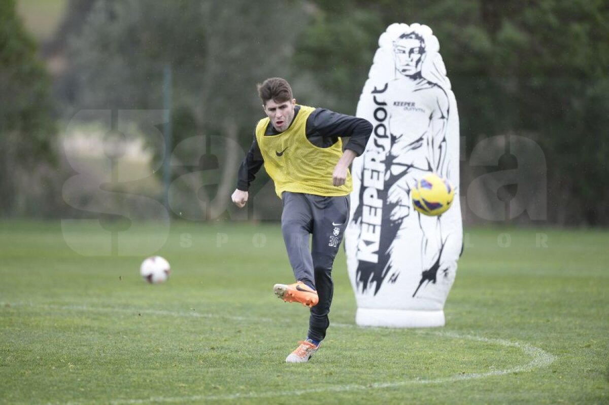 GALERIE FOTO Noi exerciţii de forţă la antrenamentele Stelei » Mîine, un nou amical