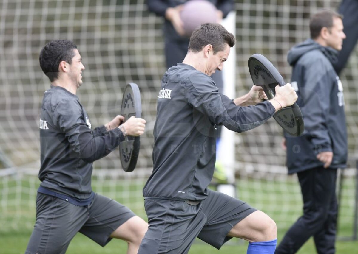 GALERIE FOTO Noi exerciţii de forţă la antrenamentele Stelei » Mîine, un nou amical