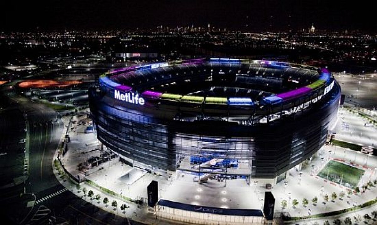 Santiago Bernabeu ar putea deveni Coca-Cola Arena, pe Camp Nou soseşte Microsoft. Noi de ce rămînem cu "Naţional Arena"?