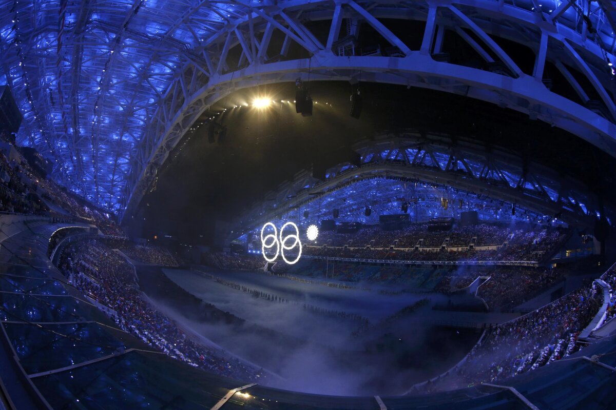 GALERIE FOTO » Să-nceapă jocurile! Ceremonie grandioasă de deschidere a JO de la Soci » Cine sînt românii din concurs, program şi transmisiuni